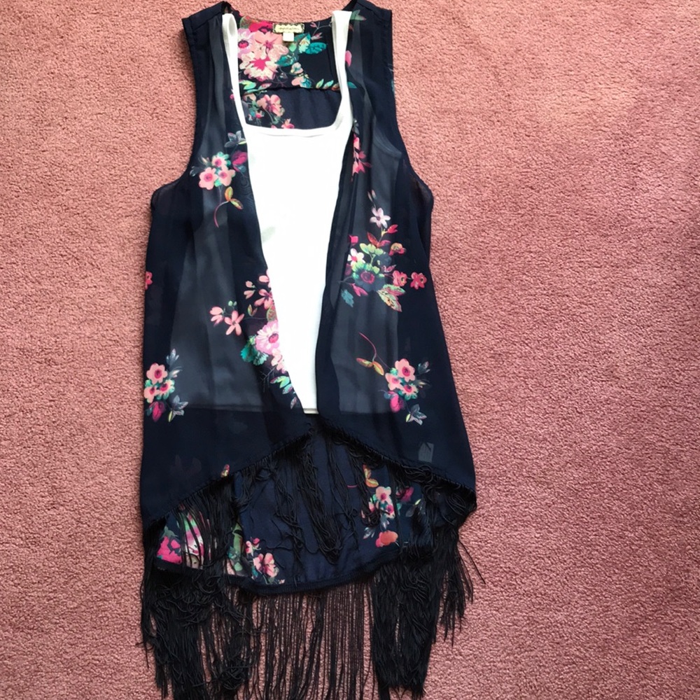 Women’s sleeveless floral kimono